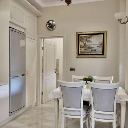 Zemun Center Lux 3 Bedroom Apartment *