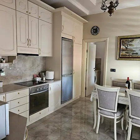 Zemun Center Lux 3 Bedroom Apartment
